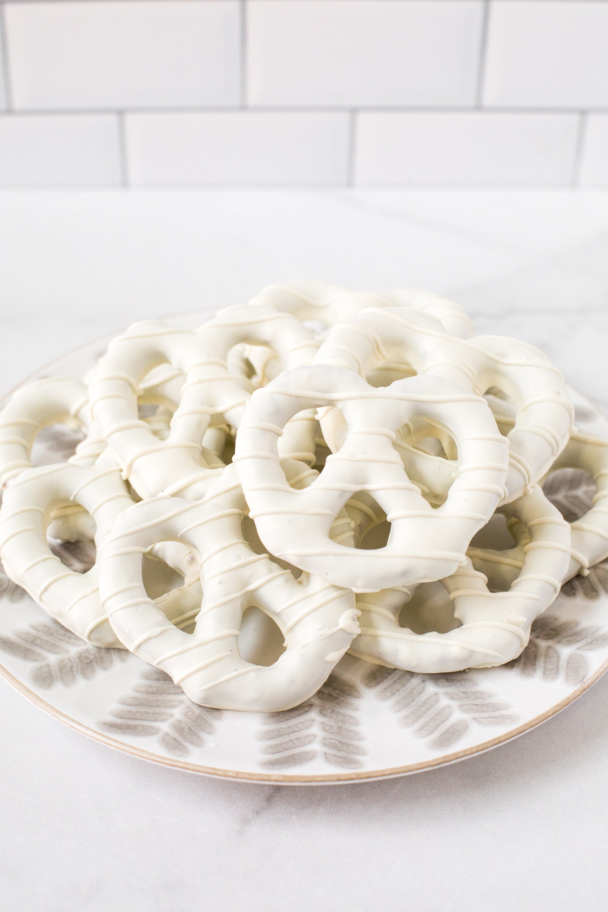 Chocolate-Covered Pretzels Gift Box – 12 Customizable Gourmet Pretzels-thumbmail-4