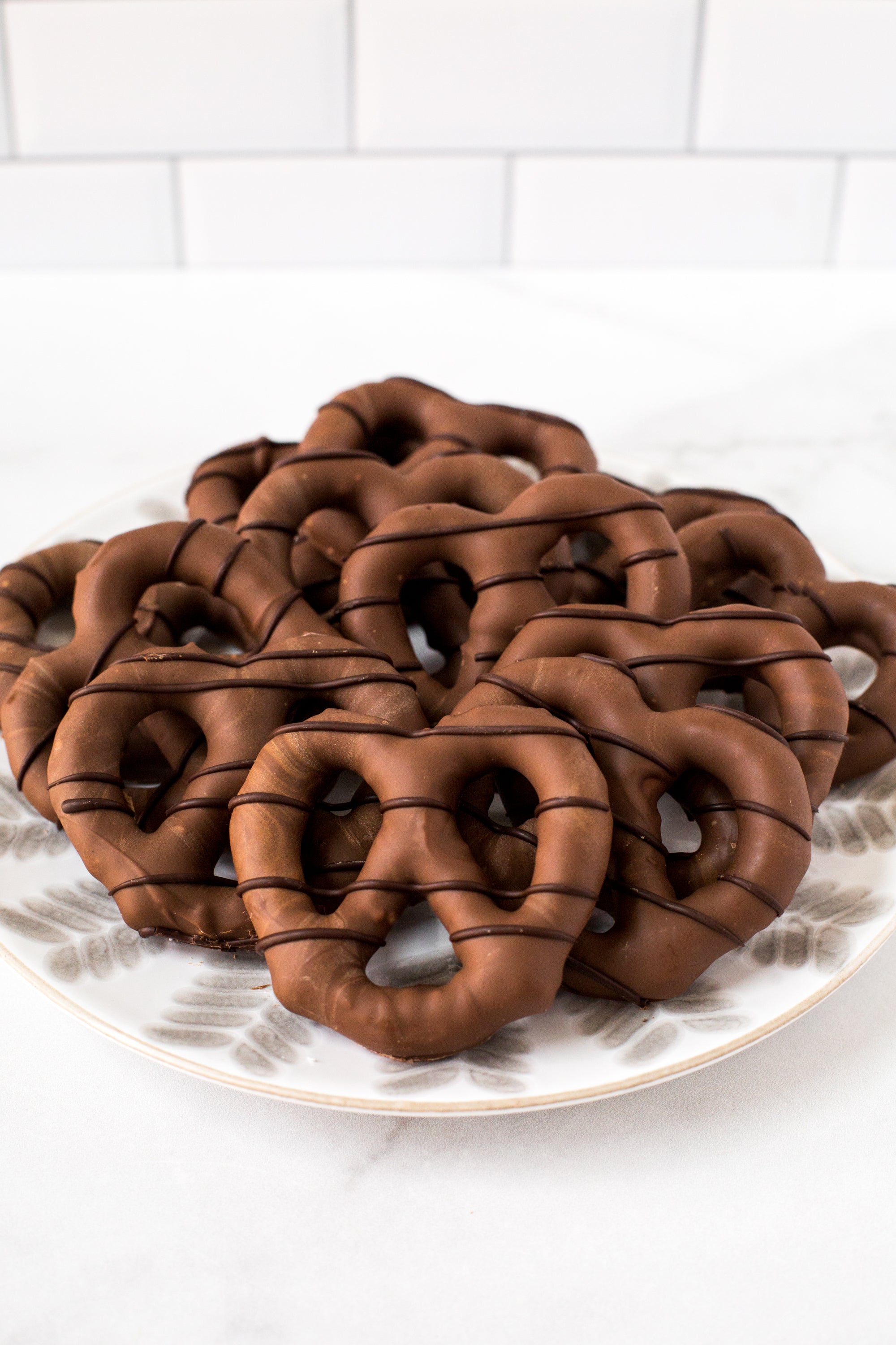 Chocolate-Covered Pretzels Gift Box – 12 Customizable Gourmet Pretzels-thumbmail-2