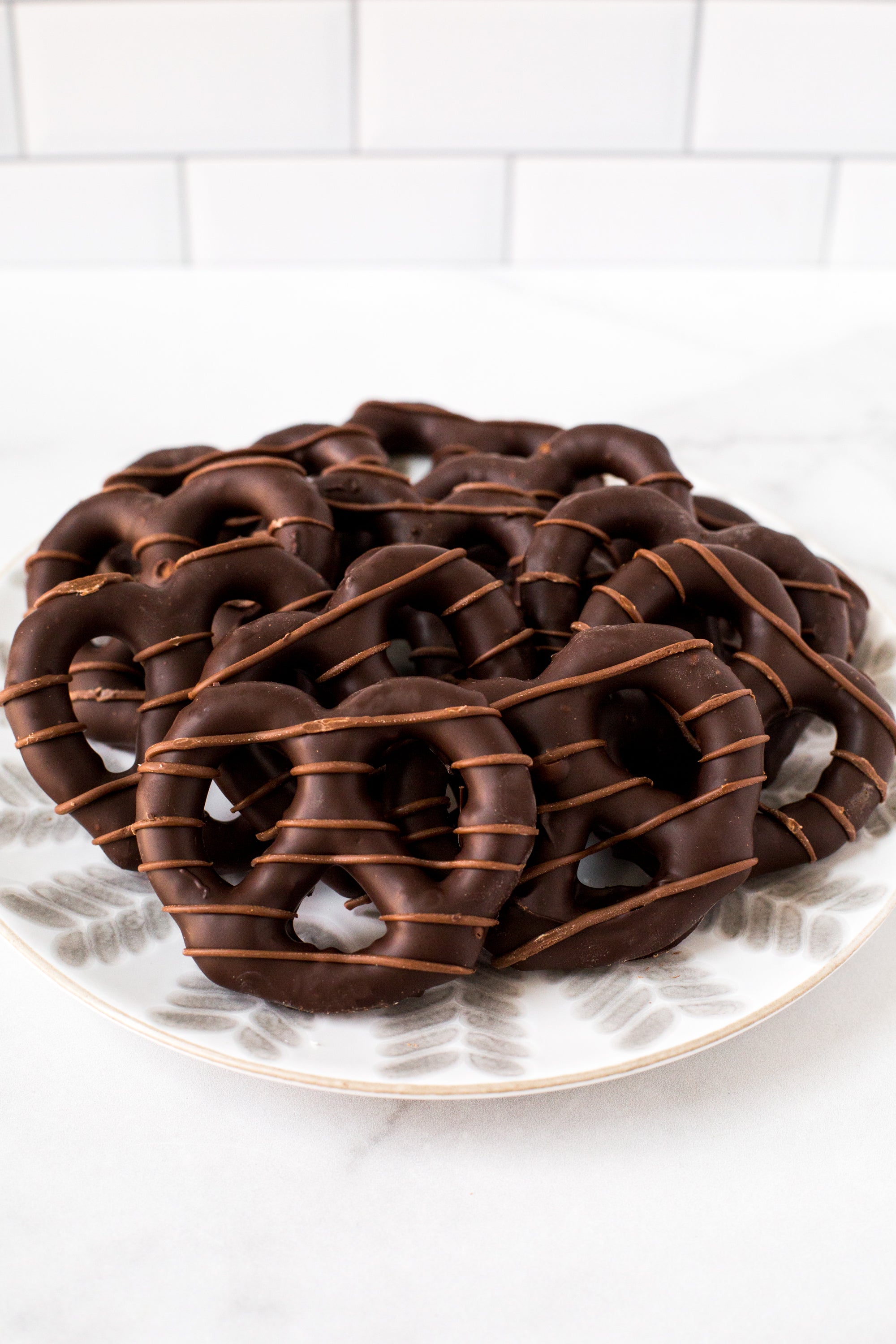 Chocolate-Covered Pretzels Gift Box – 12 Customizable Gourmet Pretzels-thumbmail-3