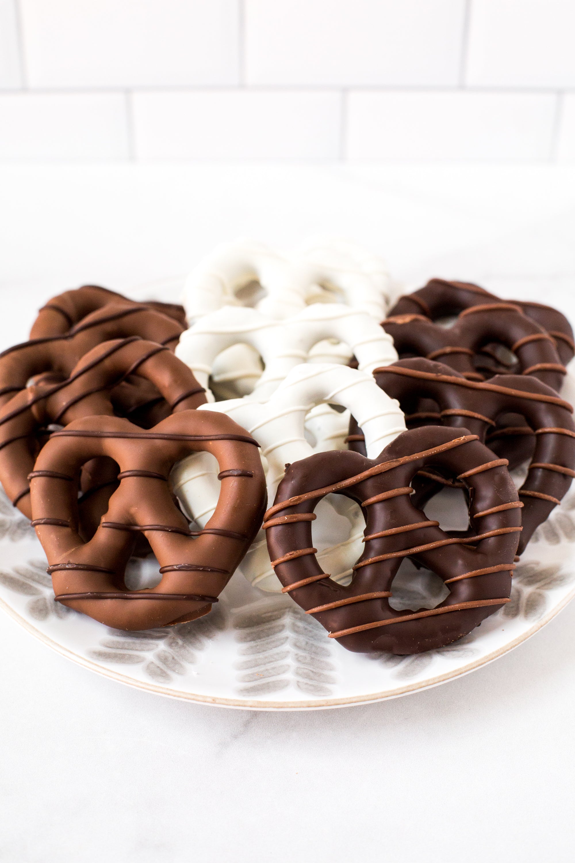 Chocolate-Covered Pretzels Gift Box – 12 Customizable Gourmet Pretzels-thumbmail-1