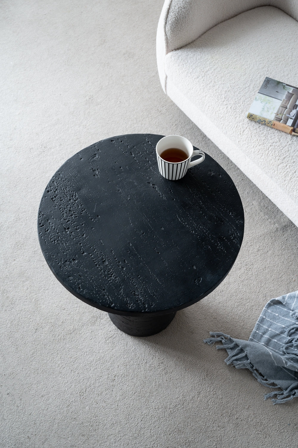 Black Round Side Table With Pedestal Base-thumbmail-9