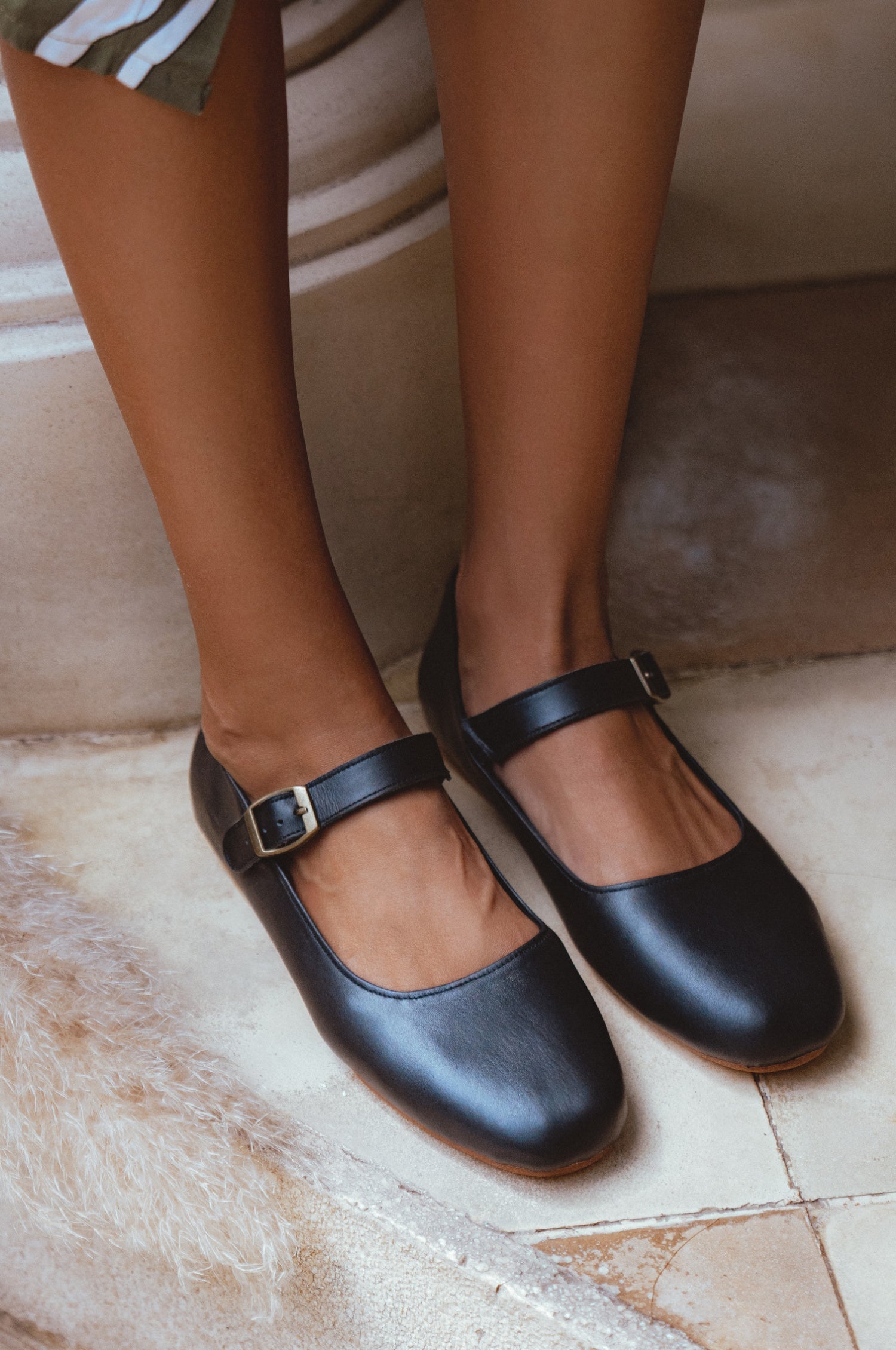 Belle Rose Round Toe Leather Flats-thumbmail-3