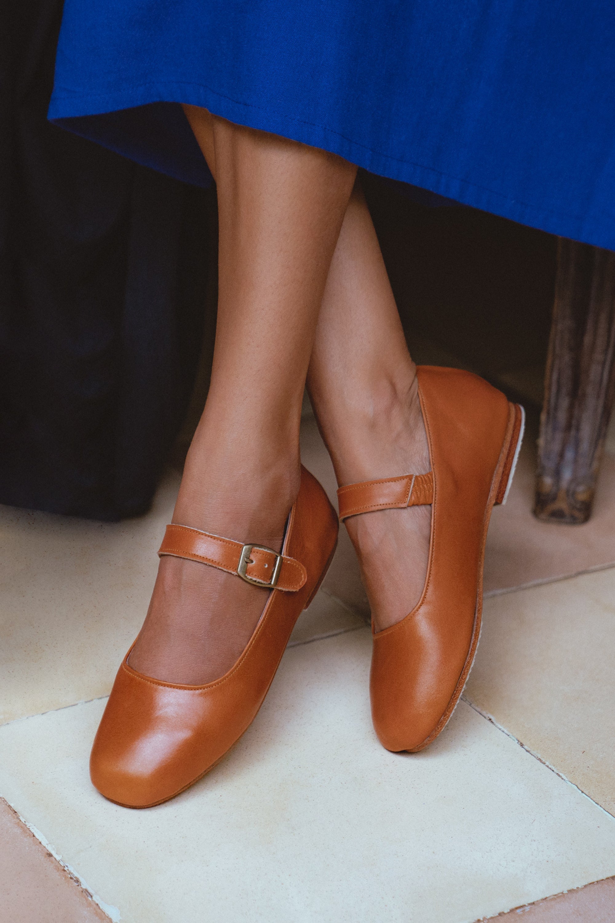 Belle Rose Round Toe Leather Flats-thumbmail-4