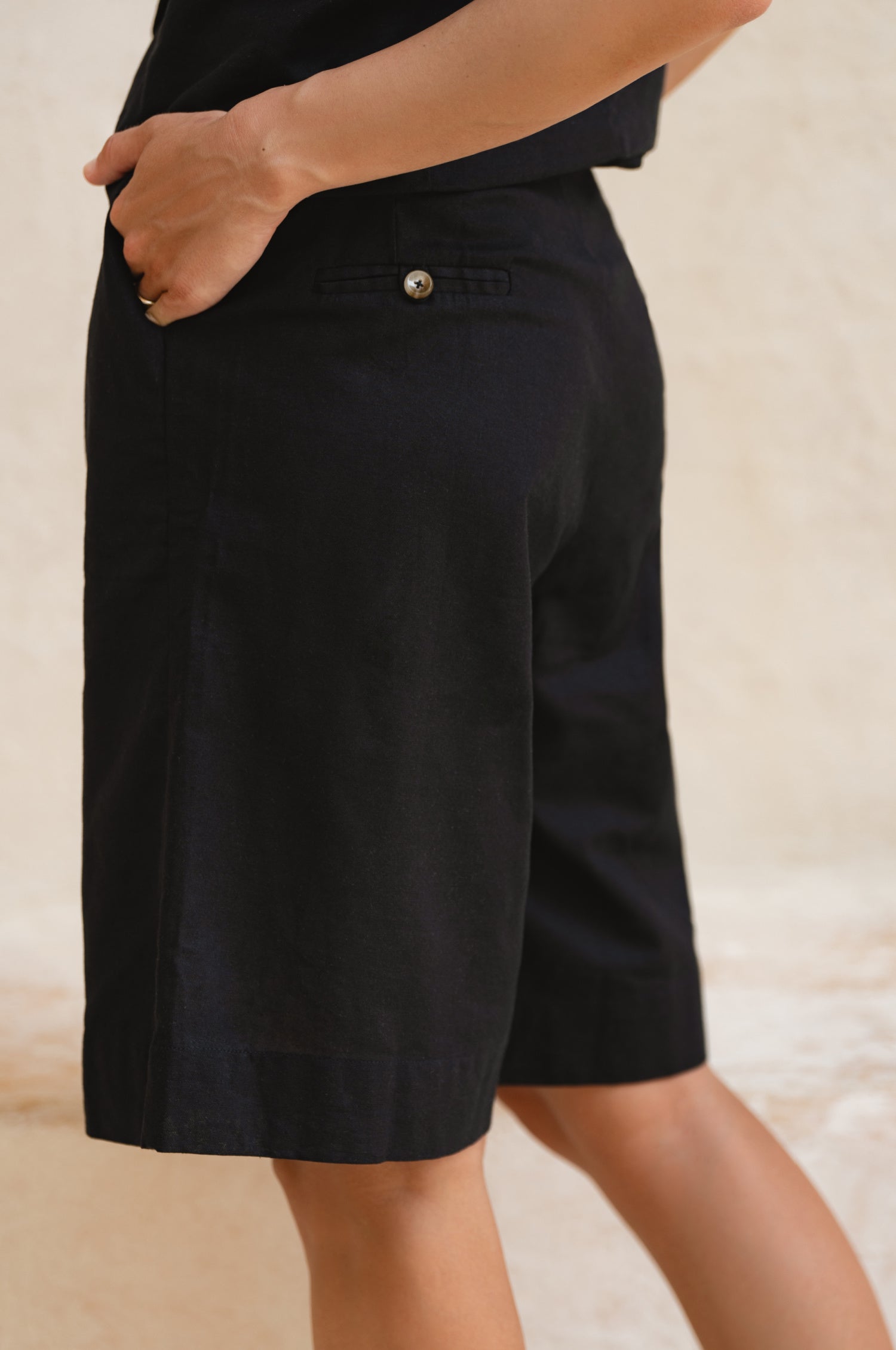 Faro Bermuda Linen Shorts-thumbmail-5