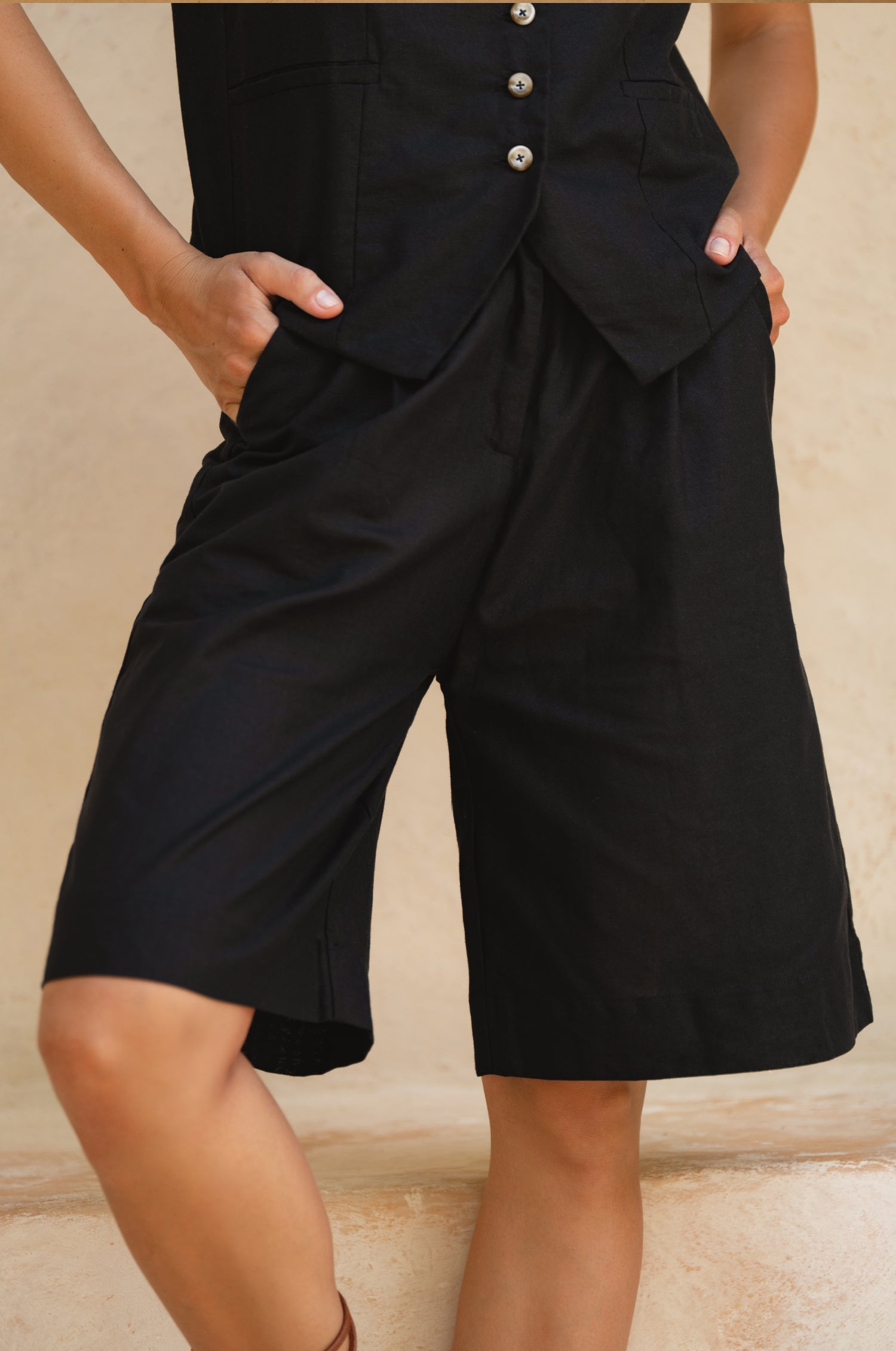 Faro Bermuda Linen Shorts-thumbmail-3