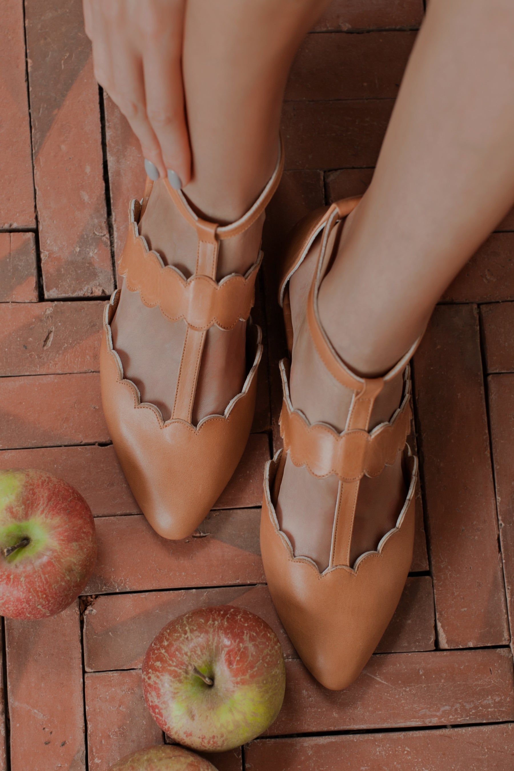 Gardenia Pointy Toe Leather Flats-thumbmail-4