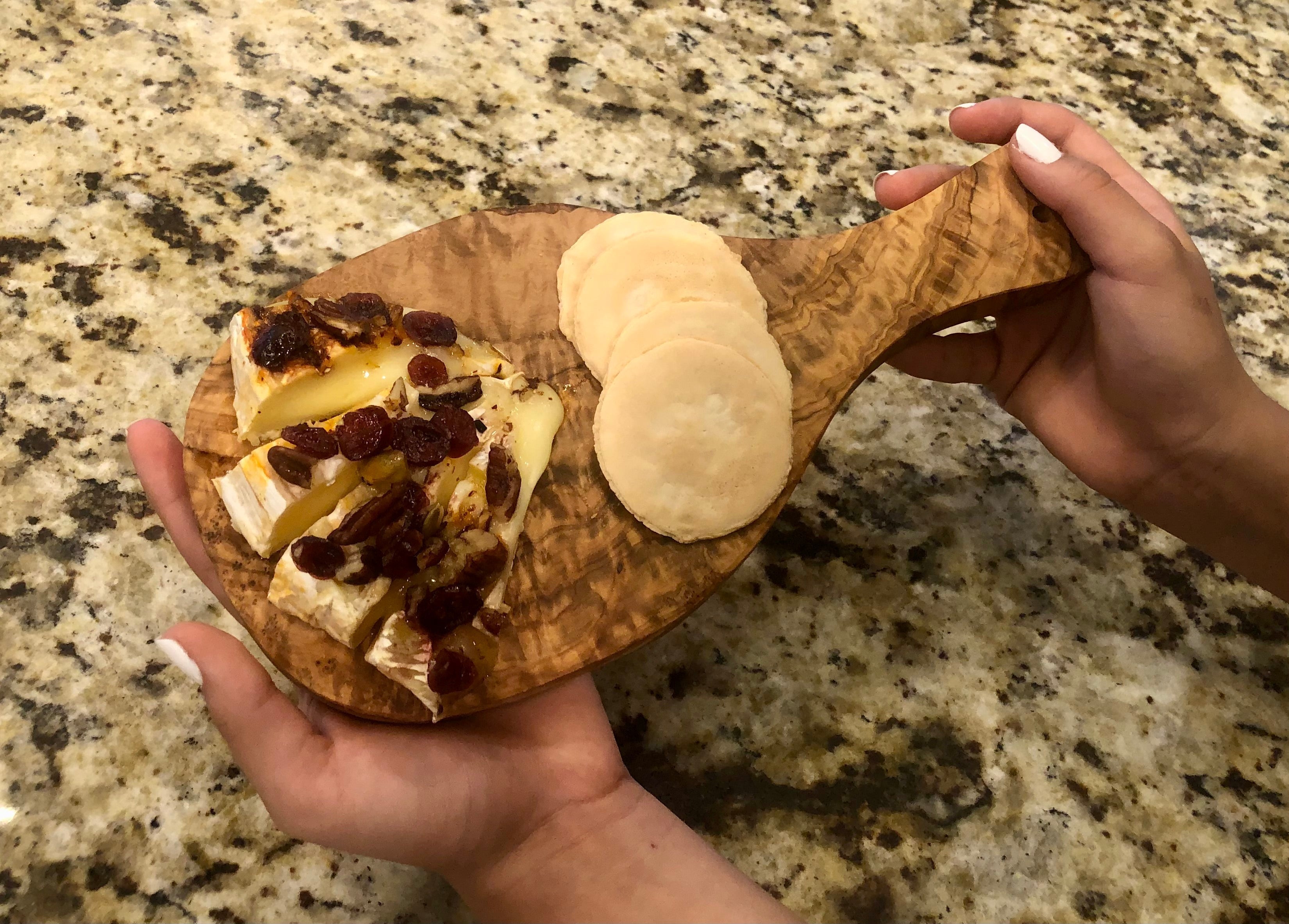 Original Olive Wood Cutting Board With Handle-thumbmail-2